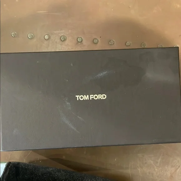 Tom Ford sunglasses box and a case - Picture 5 of 7